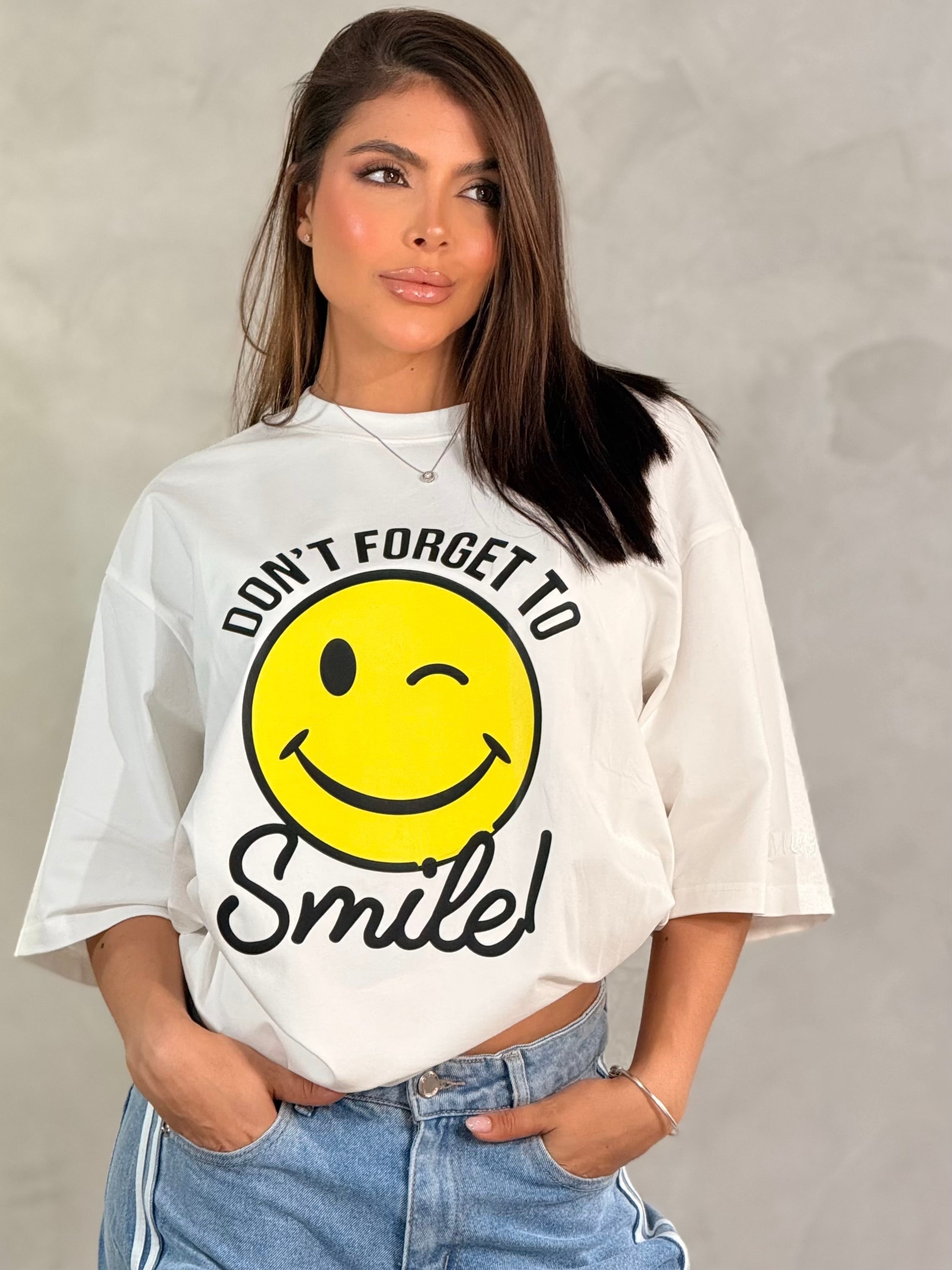 CAMISETA MUB SMILE OVERSIZE