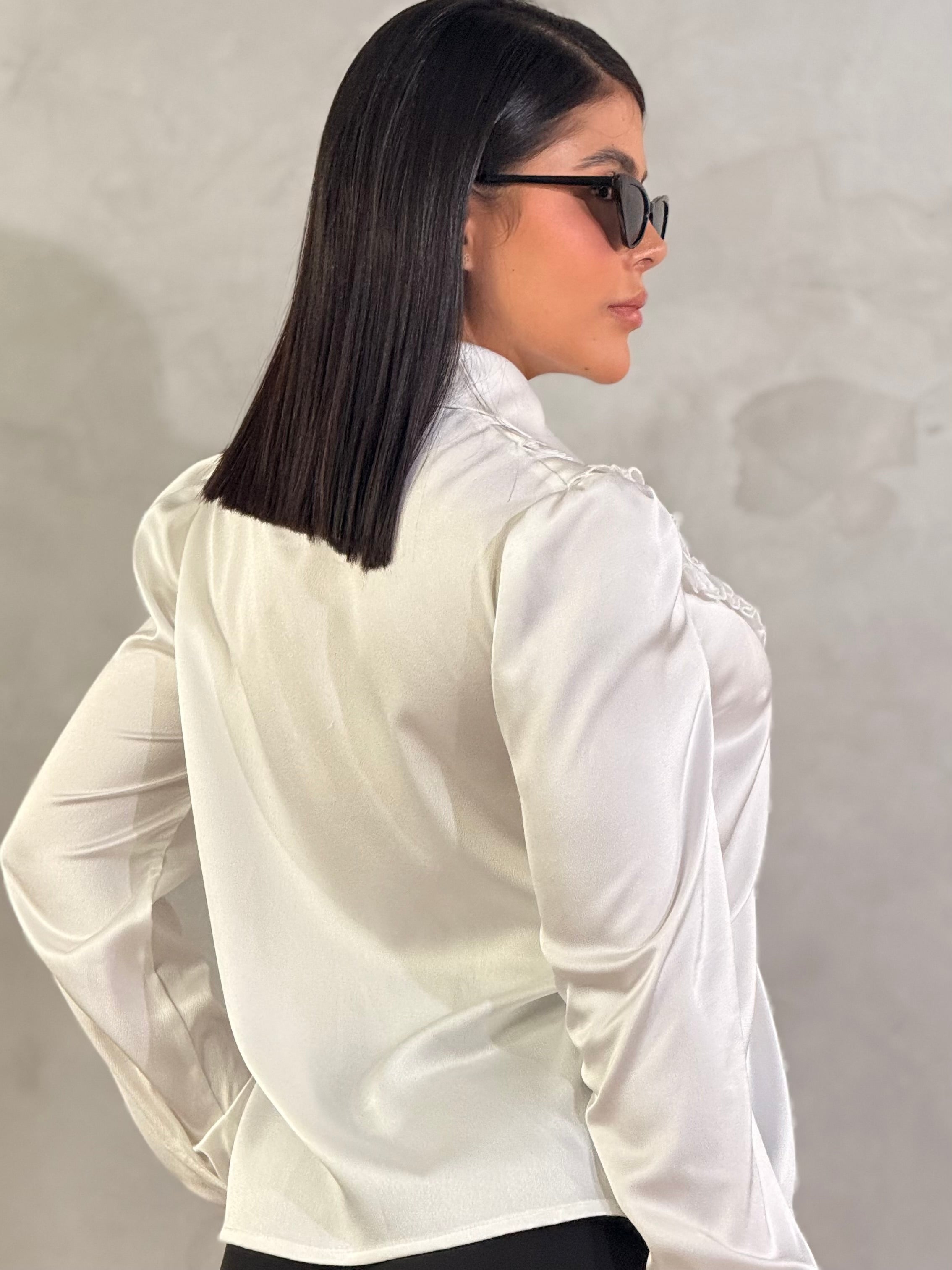 CAMISA SATIN BOLEROS (NO incluye broche dorado de tigre )