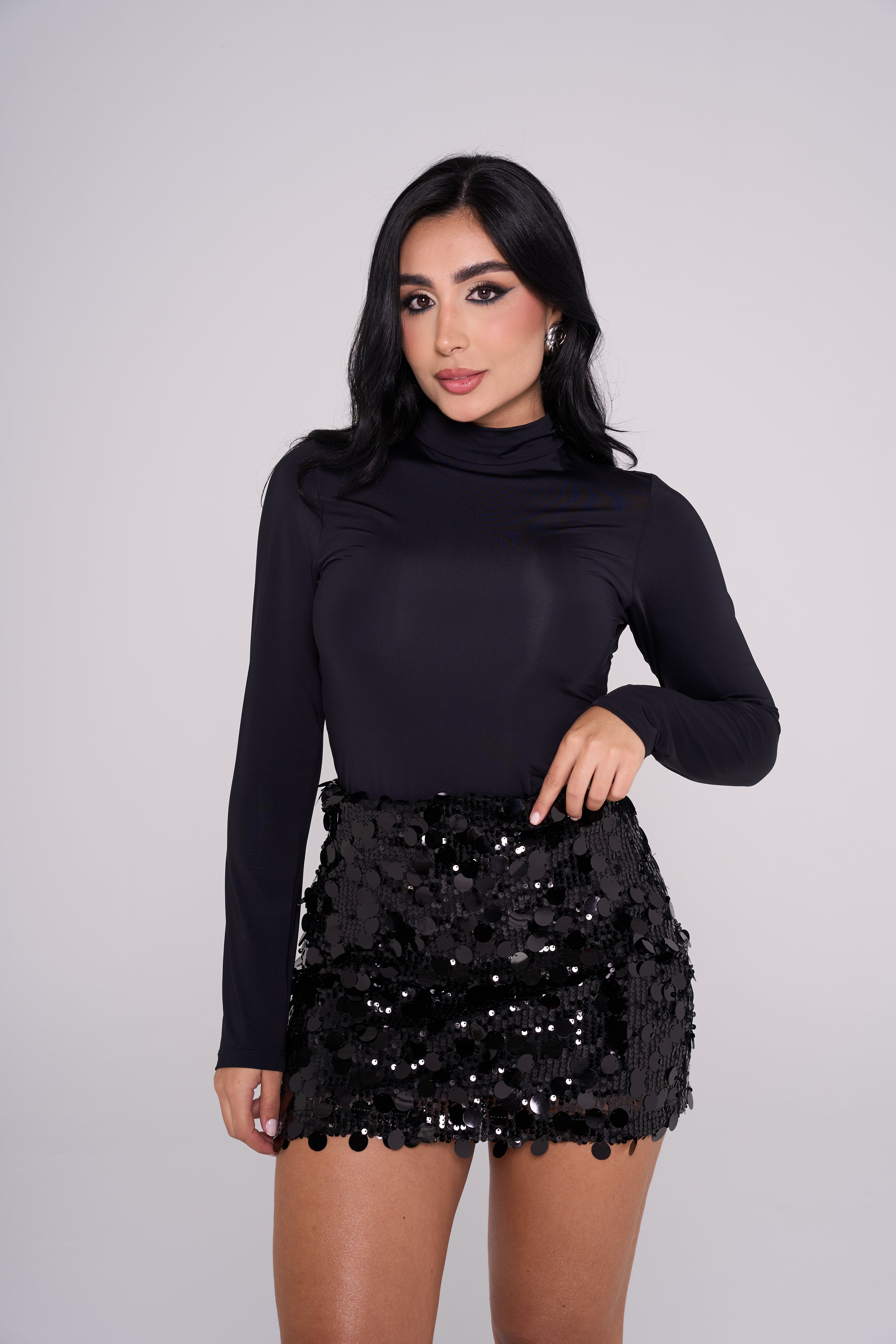 FALDA CUBIERTA DE LENTEJUELAS